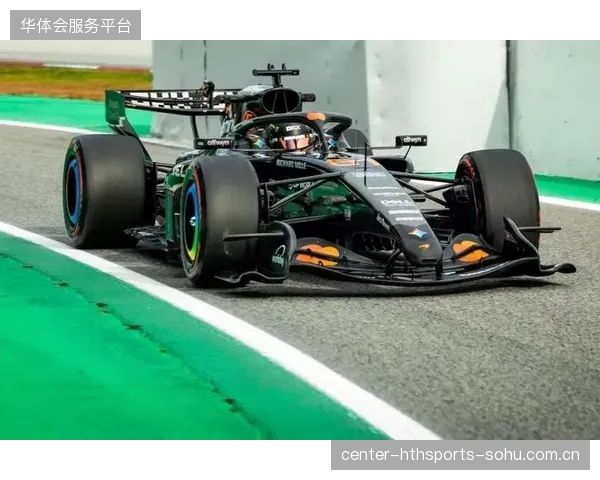 F1汉密尔顿飞速圈速，刷新赛道纪录